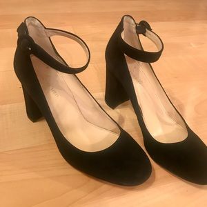 Mark Fisher, black suede round toe pumps, size 7.5
